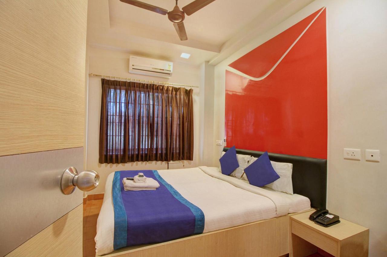 Oyo 968 Hotel Poigai Madras Buitenkant foto